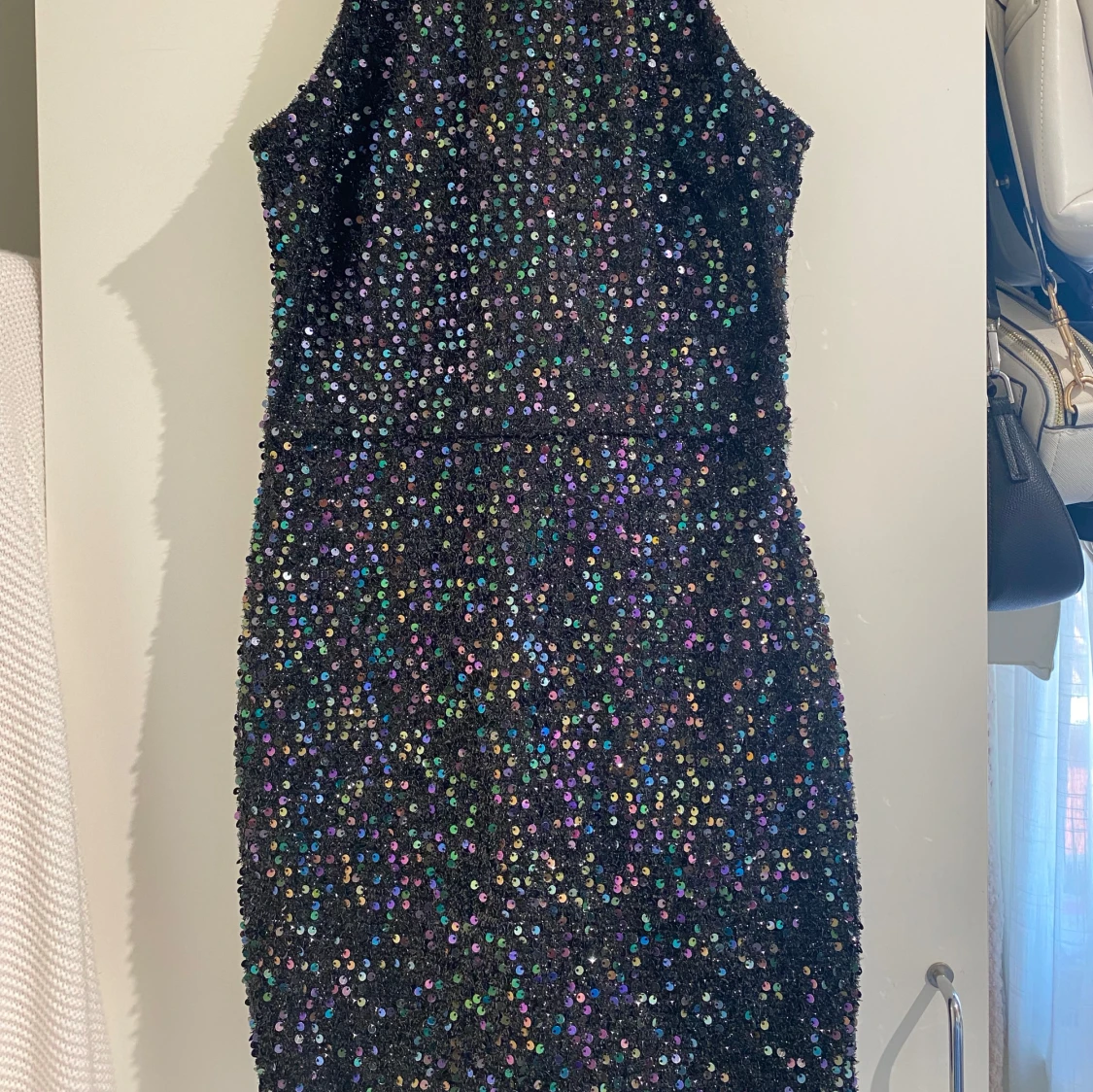 Svart glittrig klänning - 90