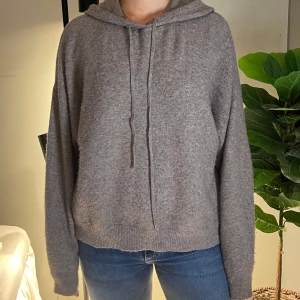 Gråbrun tröja - Gråbrun tröja från Lindex. Knappt använd. 