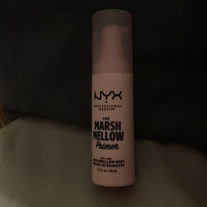 Nyx the marsh mellow primer  - Jag har aldrig andvänt den, den luktar gott och den är lite klibbig och super bra.