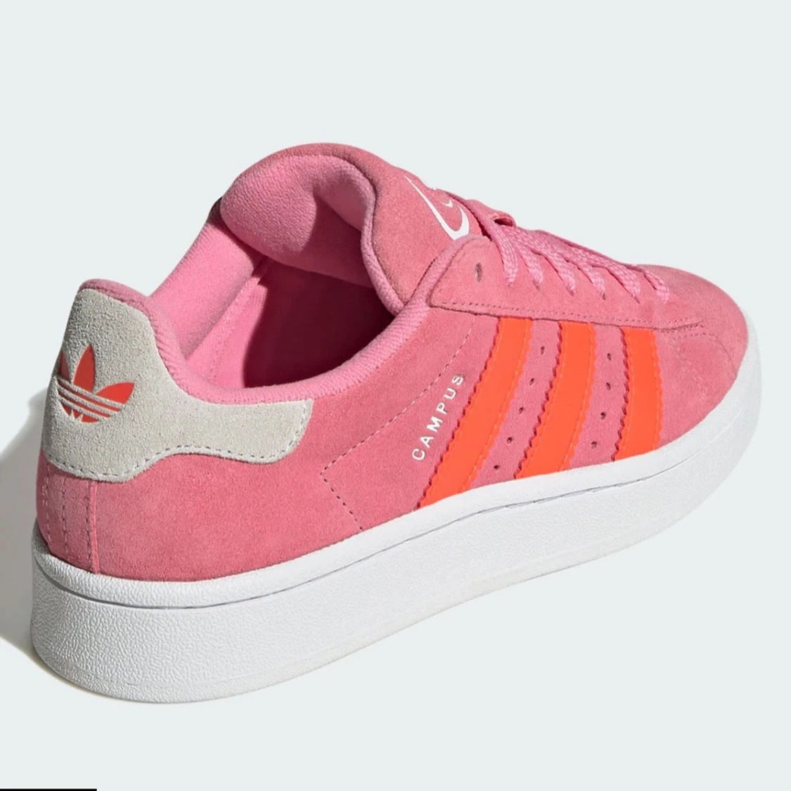 Rosa och orange Adidas Campus sneakers