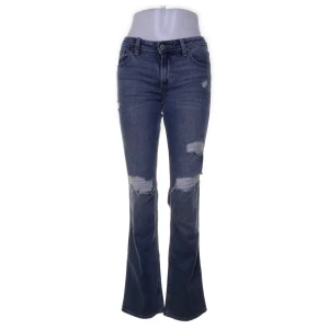 Hollister jeans  - Fina Hollister jeans med hål! I mycket bra skick! Kontakta mig vid frågor!