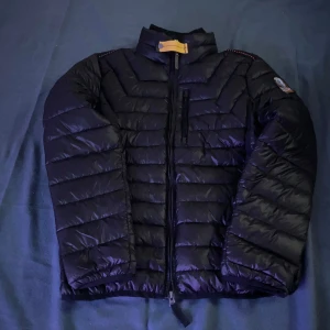 Parajumper - Den er brukt men har Ingen bruksmerker.