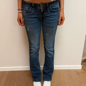 Blå bootcut jeans - Snygga blå bootcut jeans från ltb helt slutsålda, 26/34💗💗