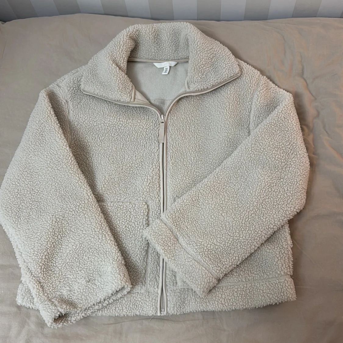 Beige teddyjacka med dragkedja