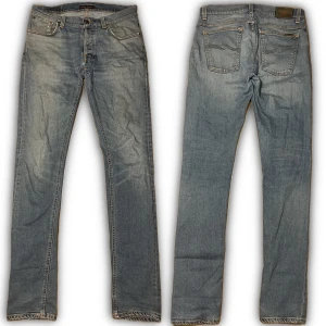 Nudie Jeans  - Nudie Jeans med skinny fit med storleken W32 L36. Rätt så använda med, gått igenom flera tvättar och har ett hål i framficka (bild 5)