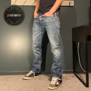 Replay Waitom Jeans  - Ett par Replay jeans med galet fet Stonewash | jeansen är i bra skick, lite slitage på bakfickan som inte märks, om något gör det jeansen mer unika, skick 9/10 | size 32/32 som sitter lite litet på mig, jag är 181cm 73kg | modellen är ”Waitom” | nypris 1600, priset är inte hugget i sten!