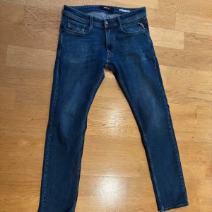 Blå jeans från Replay - Jeans från replay i bra skick. W32 L34