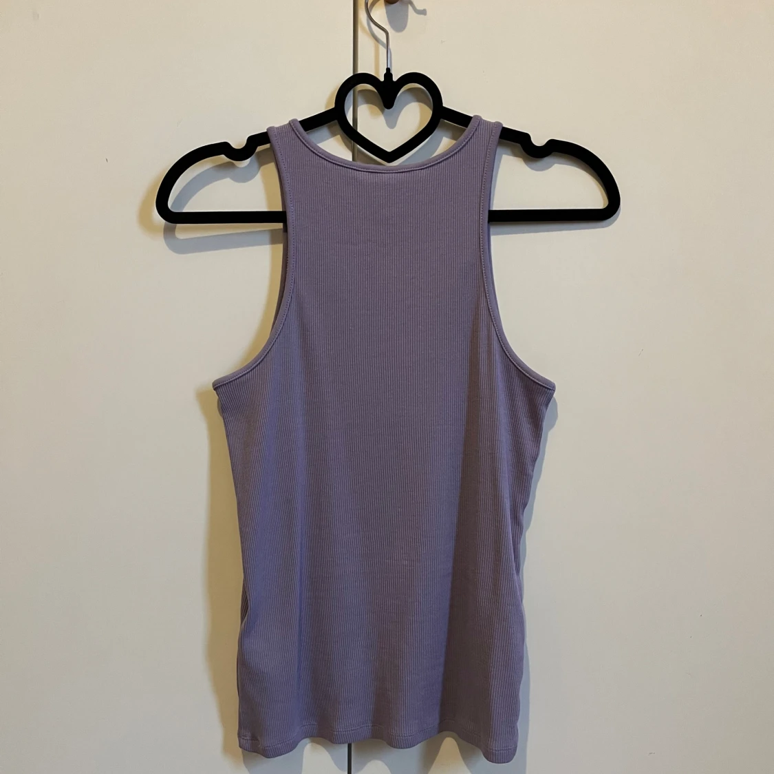 Lila ribbad linnetopp från H&M - 1