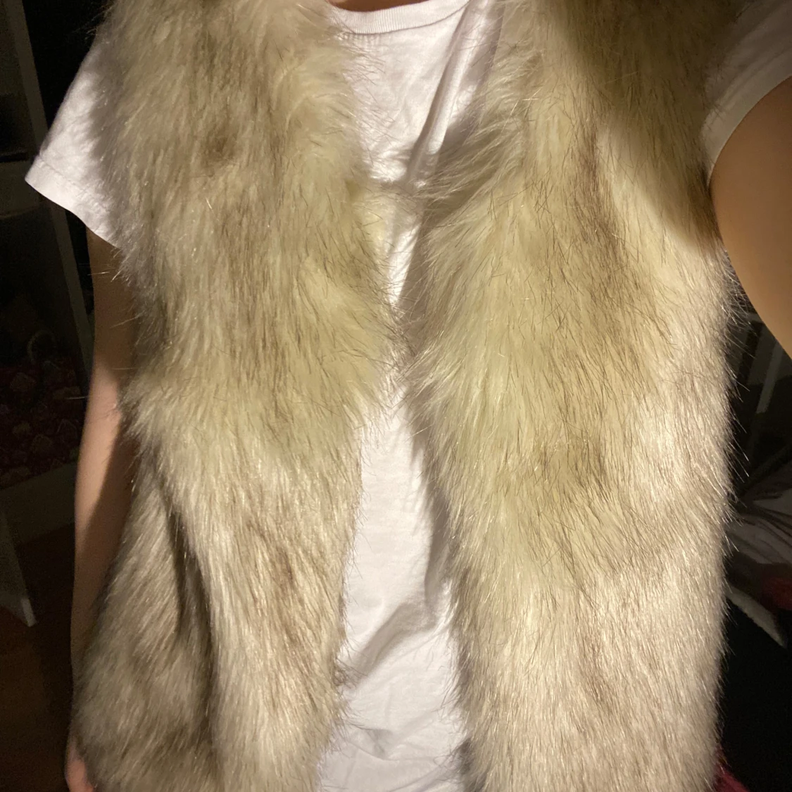 Beige pälsväst från Pimkie