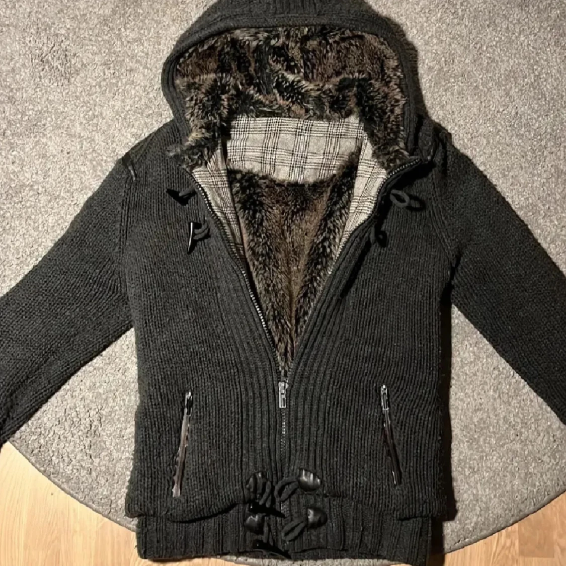 Fodrad cardigan med päls