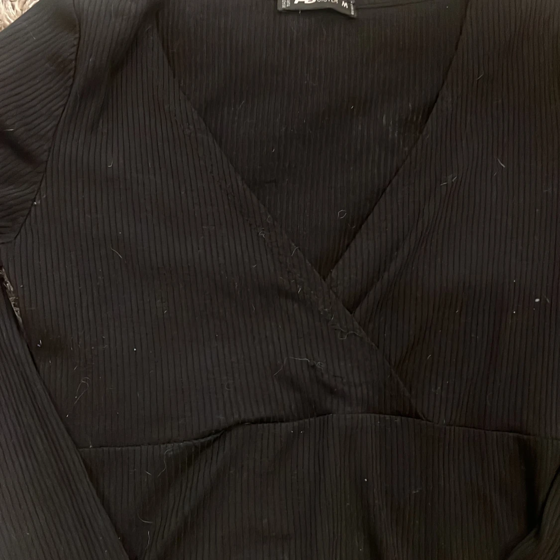 Svart tröja med v-ringning  - 1