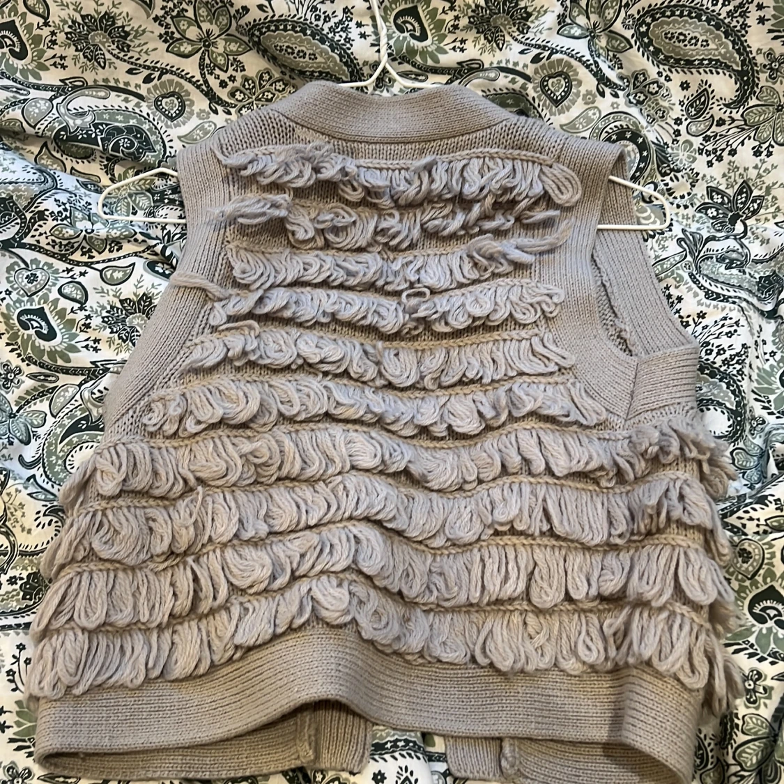 Grå stickad väst från Sleeping on Snow - 2