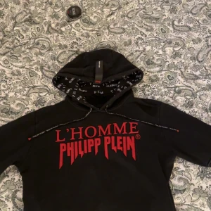 Philipp plein hoodie Limited edition - Säljer min Philipp plein hoodie som är limited edition, den är sparsamt använd & i bra skick! 