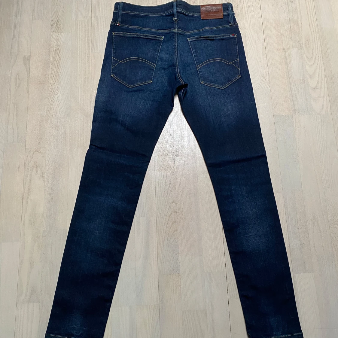 Mörkblå jeans från Tommy Hilfiger - 1