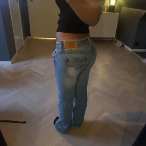 Replay jeans  - Replay jeans i jätte bra skick, säljer då dem inte passar mig💓
