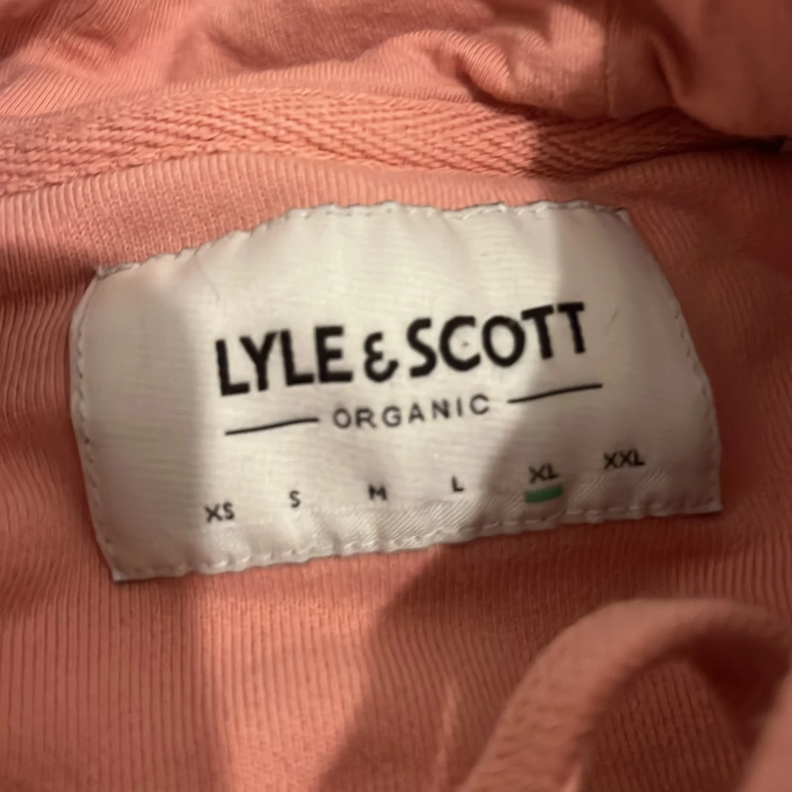 Rosa hoodie från Lyle & Scott - 1