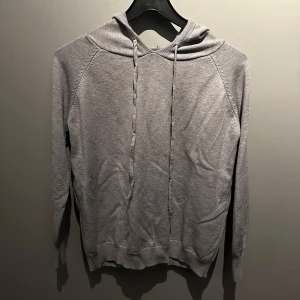Grå Merionoulls Hoddie  - Merinoulls Hoddie i storlek XXS. Aldrig använd! Säljer då den är för liten för mig. 😄