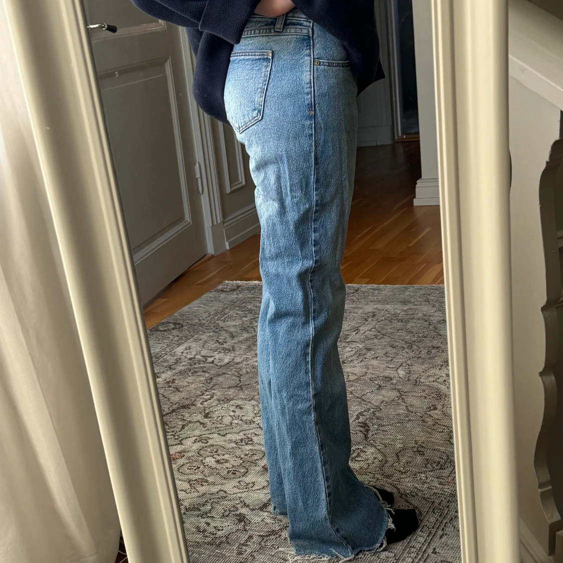 Blå Abrand Jeans med utsvängd passform - 1