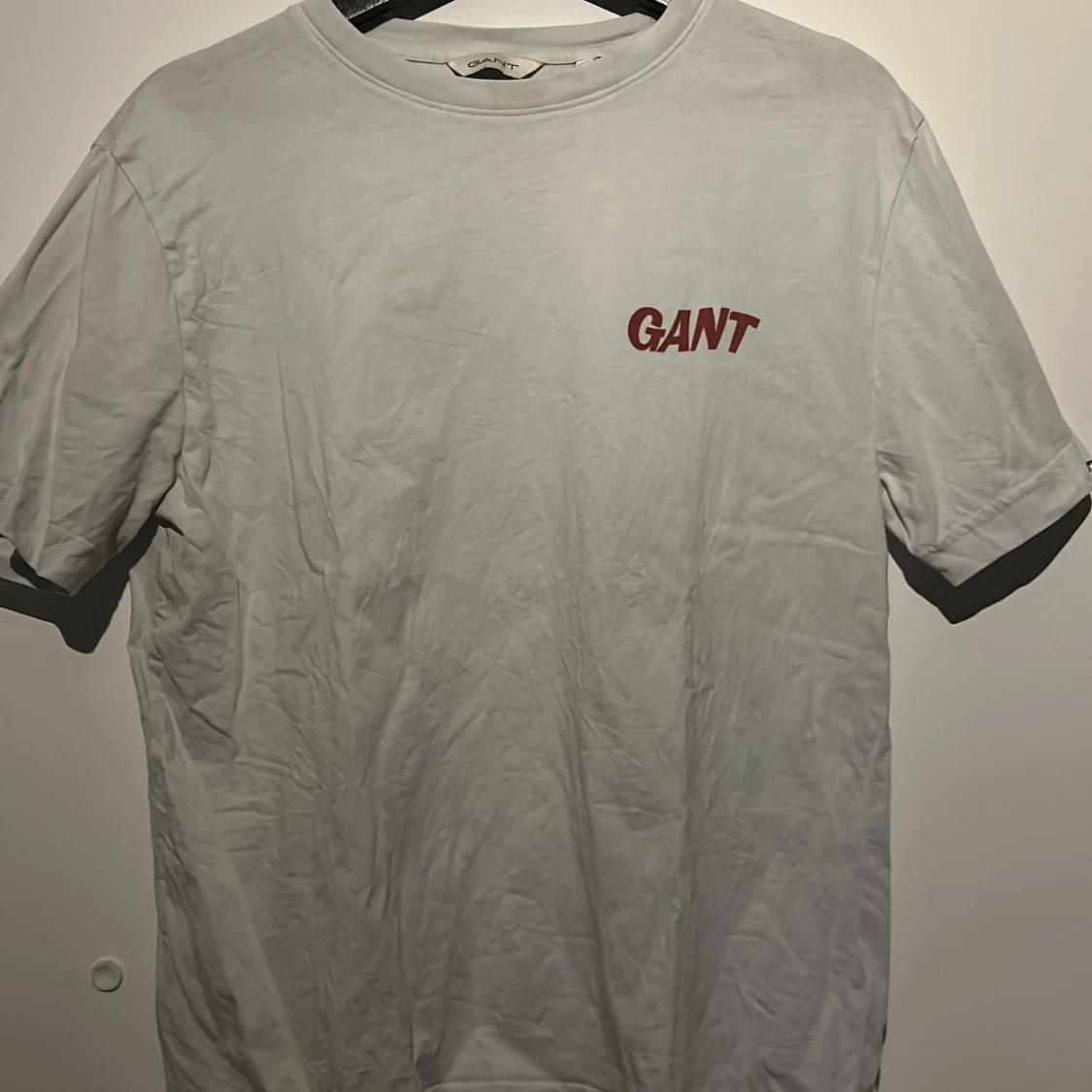 Vit t-shirt från GANT