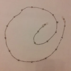 Silvrig glasögonkedja - Silvrig kedja till glasögon, så söt!