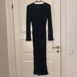 Svart klänning  - Klänning i Xs  