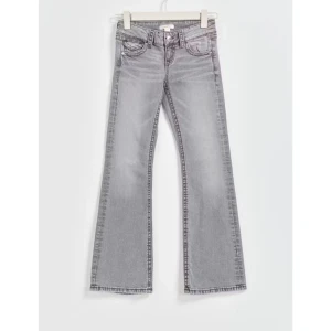 Jeans  - Fina jeans från Gina young passar mig som brukar ha stl 36. Säljer för att jag inte använder dom längre.  Dom är i fint skick 💗