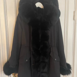 Garoff Jacka - Päls jacka  Använd i gott skick  Jätte varm perfekt till vintern 