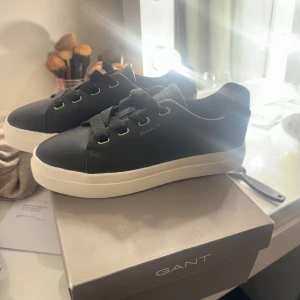 Gant skor avona - Hejhej, säljer ett per helt helt nya gant skor aldrig använda. Jätte fina och unika, kartong medföljer såklart🤩 Nypris:1800