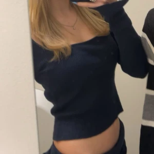 Tröja  - Skön tjock tröja  Bra skick kommer inte till användning   Skriv för fler bilder 