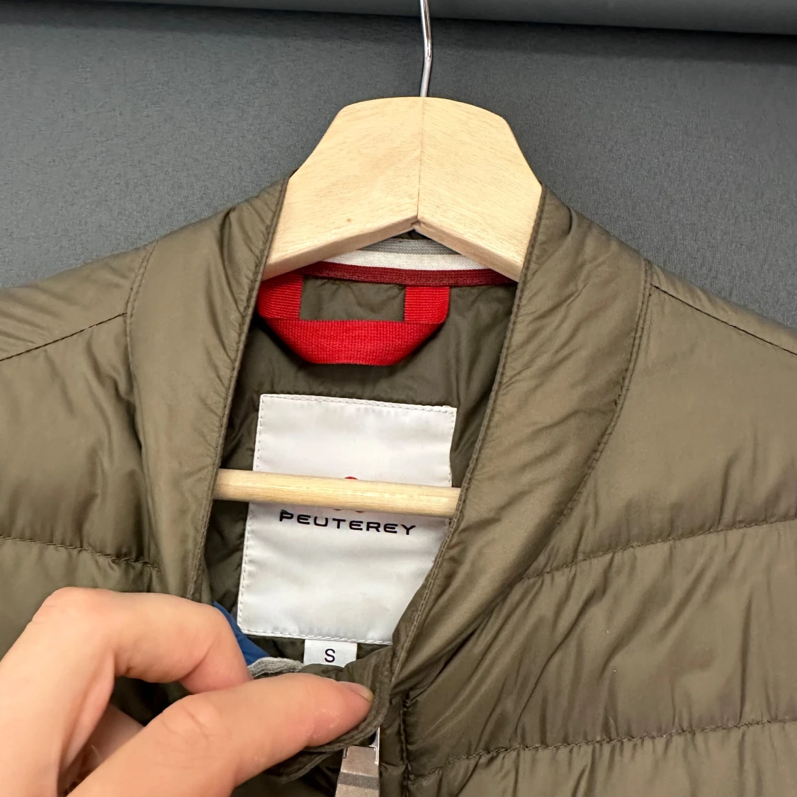 Olivgrön märkesjacka från Peuterey - 91