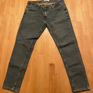 Zara Jeans, slim fit. Zara storlek 46, cond: 8/10. Hör av vid intresse!