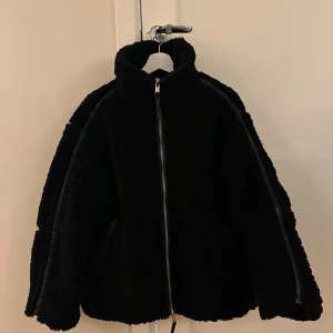Teddyjacka/pilejacka - Storlek XS. Oversized modell Ny med prislapp kvar