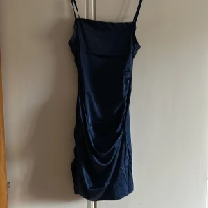 Fin klänning - Använd ett fåtal gånger. Skicket är 10/10. 