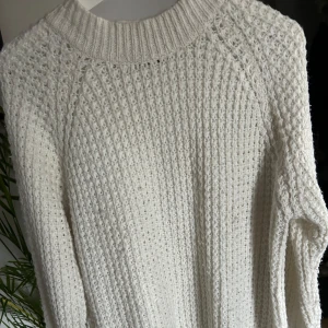 Stickad tröja  - Jättegosig tröja Mjuk, sticks inte