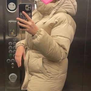 Jacka - Bikbok - Använd en vintersäsong. Meddela för flera bilder 