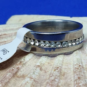 Ring st 20 - Ring stainless steel storlek 20 oanvänd. ✨️Titta igenom alla mina upplagda och köp fler saker i bundle för att spara på frakten och få allt du köpt i ett och samma paket✨️