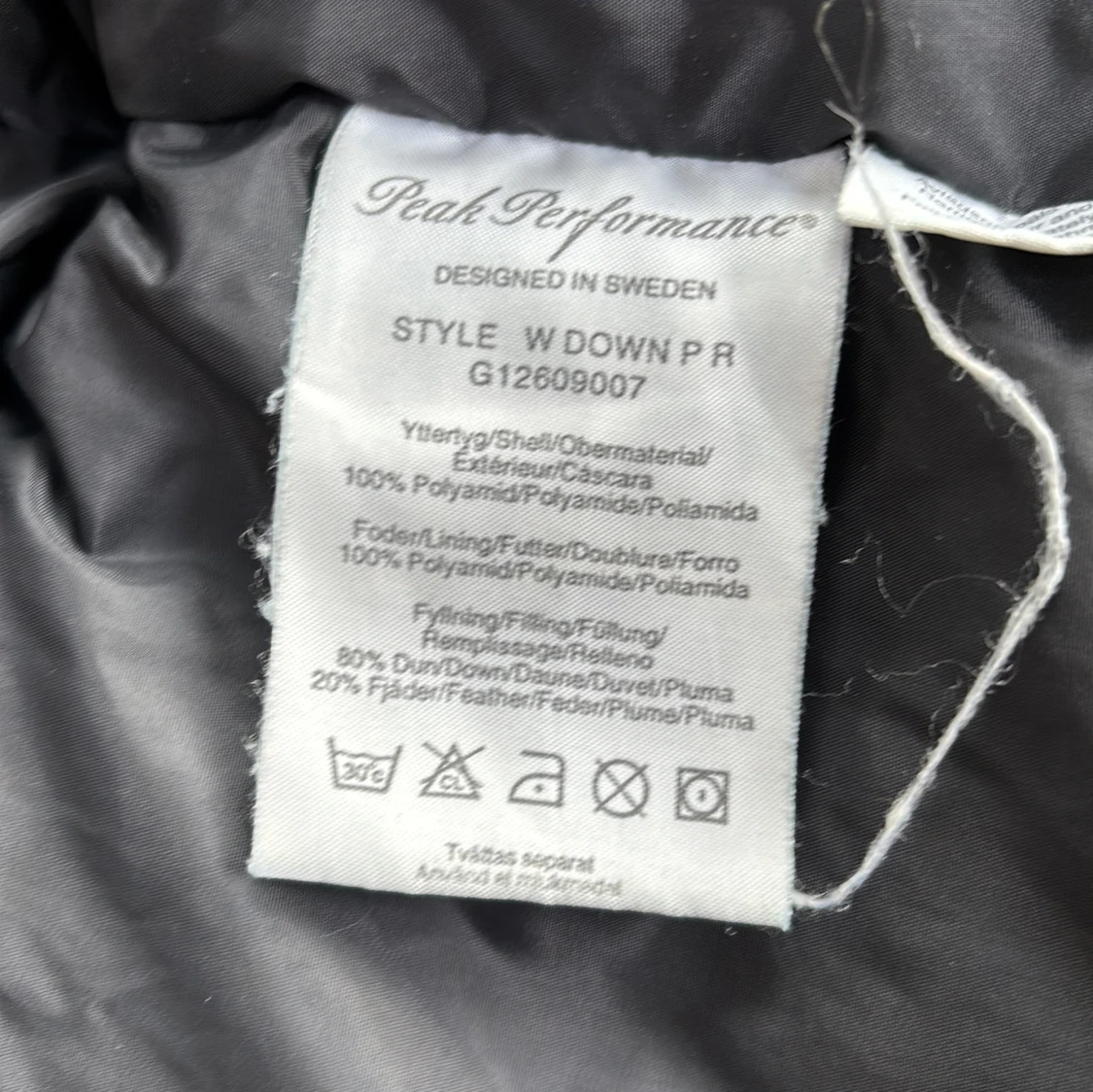 Svart dunjacka från Peak Performance - 92