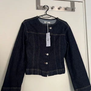 Tailored denim jacket  - Helt ny jeansjacka från Gina Tricot, endast testad, prislapp kvar osv! 