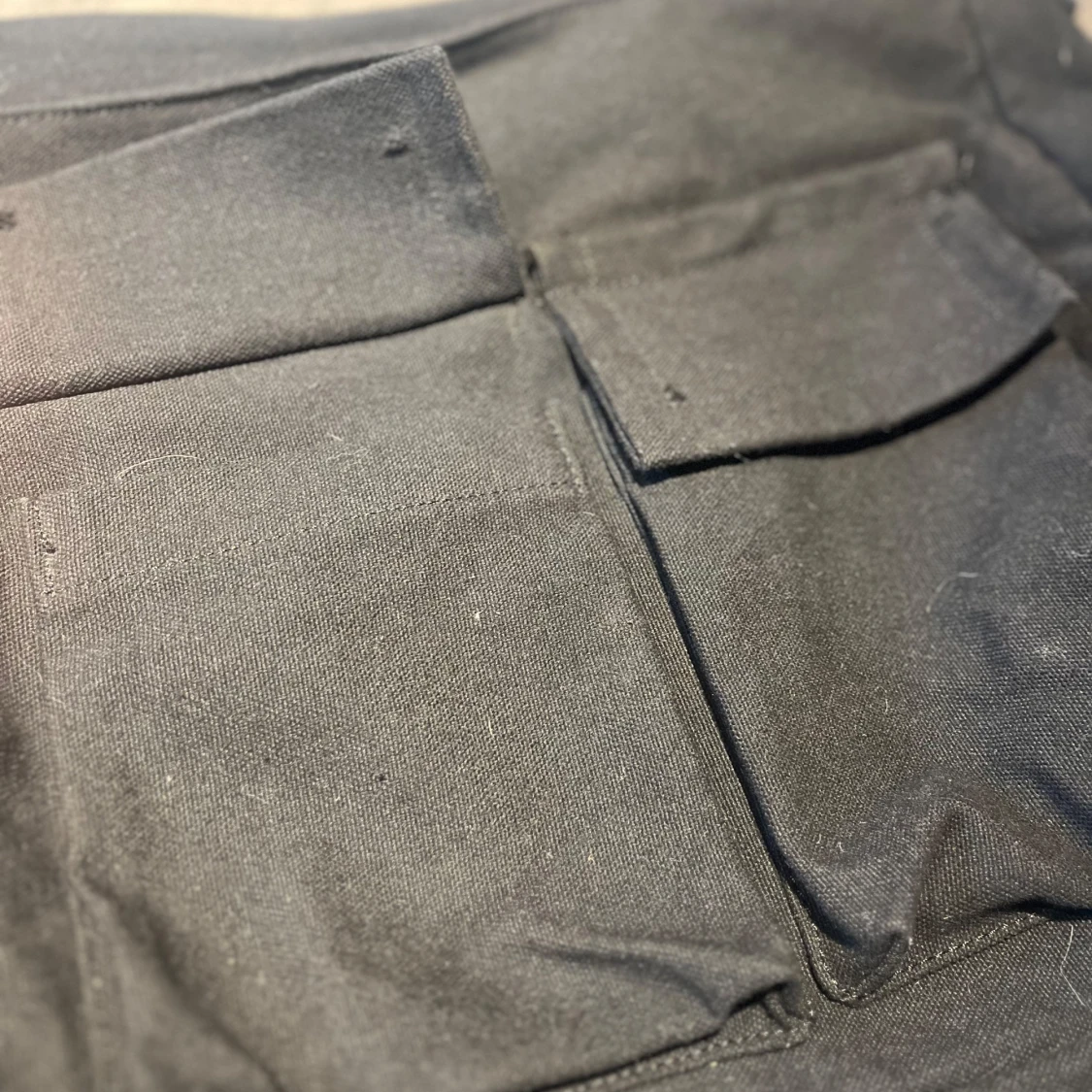 Svart axelväska med fickor - 91