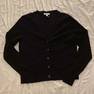 Kofta h&m  - Svart kofta från h&m. Inga defekter. Sann till storleken 🩷.