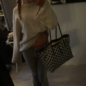 Gråa Jeans🌟 - Säljer dessa jättefina jeans från ginatricoot Young i strl 158🌟 inga defekter💗 