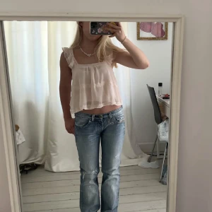 Vit topp - Säljer samma som på första bilderna men VIT, inte rosa 🫶🏼