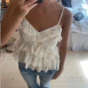 Volang topp - SUPER snygg verkligen!! Tryck gärna på köp nu❤️❤️