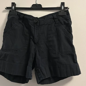 Jeans shorts svarta - EUR 36, US 6, FR 6, CN 165/68A Svarta jeans shorts 