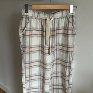 Pyjamasbyxor - Så söta pyjamasbyxor i flanell från hollister💞Inga defekter🩷