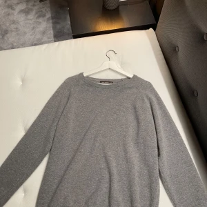 Oscar jacobson grå tröja - Jag har inte använt den mycket bara några gånger.