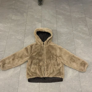 Lurvig jacka  - Jätte bra skick, jätte fin och jätte skön