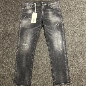Dondup - Säljer ett par feta dondup jeans! | Helt nya med tags | Skick 10/10 | Nypris på dessa är 4000kr | Mitt pris 1499kr | Storlek 31 | Hör av dig vid minsta fundering 🙌