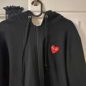 Cdg zip hoodie  - Storlek m Cond 8/10 Pris 700 