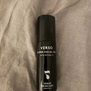 Verso super facial oil - Verso super facial oil helt oöppnad hjälper mamma att sälja den hon fick den i födelsedagspresent men hon har redan en annan så vi säljer denna. Tveka inte på att höra av dig vid funderingar. Pris går att diskutera!! Nypris 1250kr